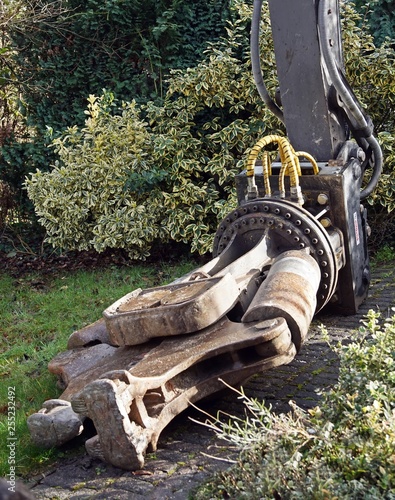 Hydraulischer Betonknacker für Bagger photo