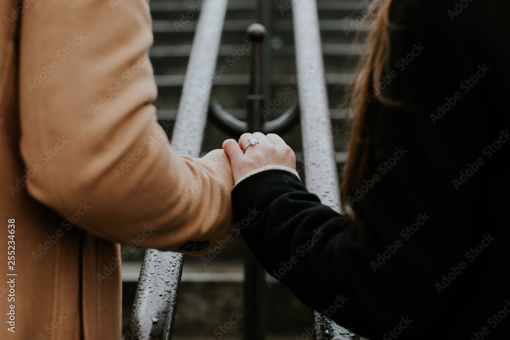 Deux amoureux main dans la main Deux amoureux main dans la main