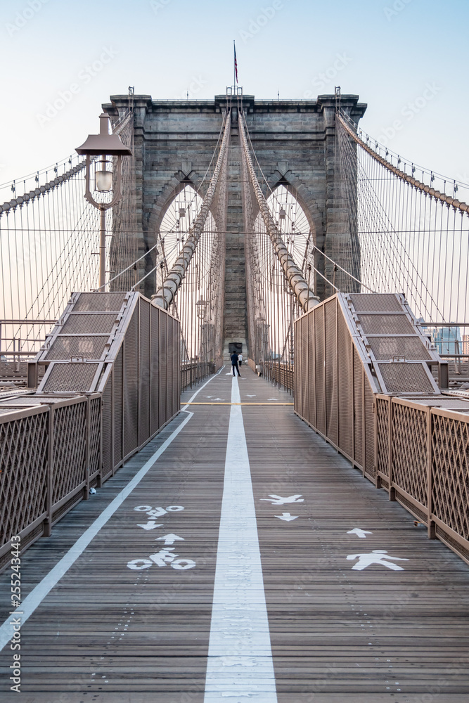 Fototapeta premium Brooklyn Bridge during sunrise