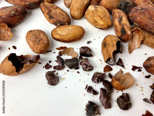 Cacao beans and nibs © jlmcanally