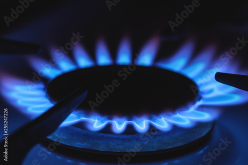 Foto Saving natural resources. Burning gas