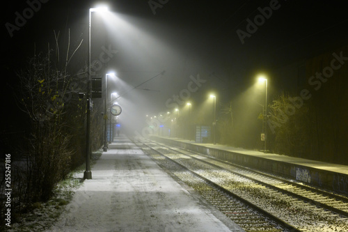 Fototapeta Naklejka Na Ścianę i Meble -  Trainstation in Winter with Snow and Fog