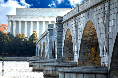 The Lincoln Memorial and the Arlington Memorial Bridge stretching over the Potomac River into Washington DC from the Mount Vernon Trail