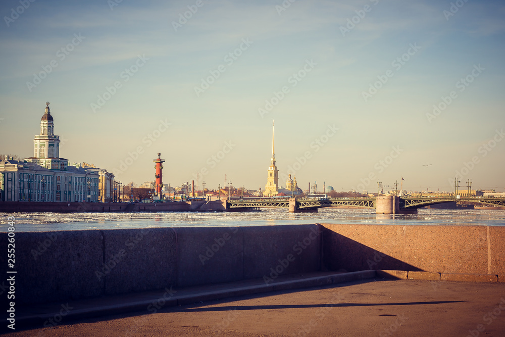 Fototapeta premium Neva spring at sunset. Center of St. Petersburg in the spring at sunset. Walk through the historic center of St. Petersburg. Spring sunset.