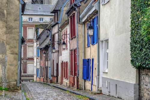 Obraz na płótnie Old street Place Verite near Cathedral of Saint Peter of Beauvais, France w salonie