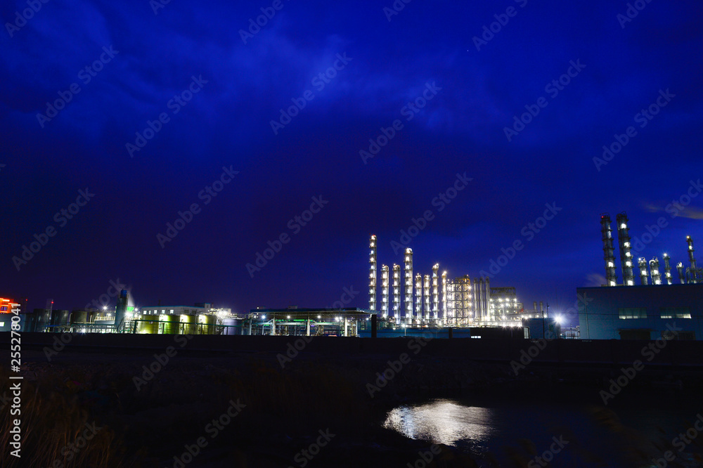 Fototapeta premium Modern factory at night