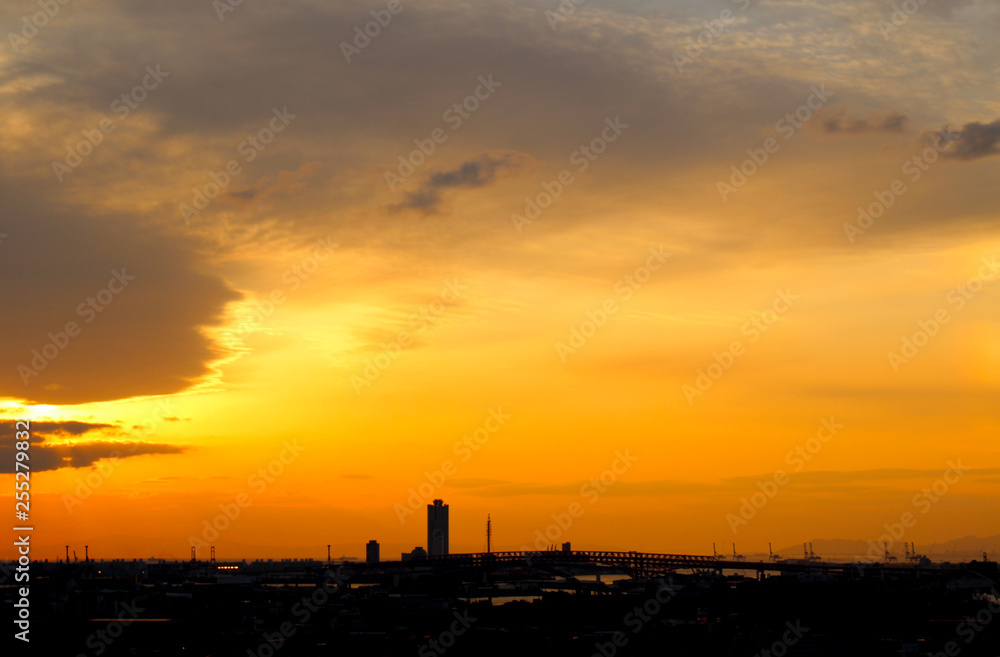 通天閣から望む夕空の大阪