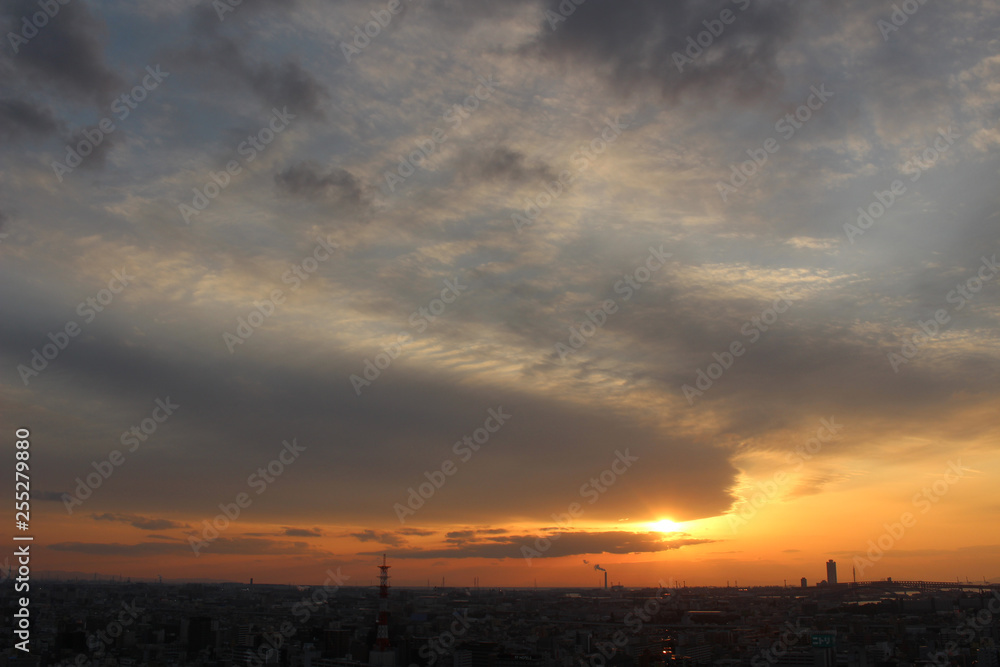 通天閣から望む夕空の大阪