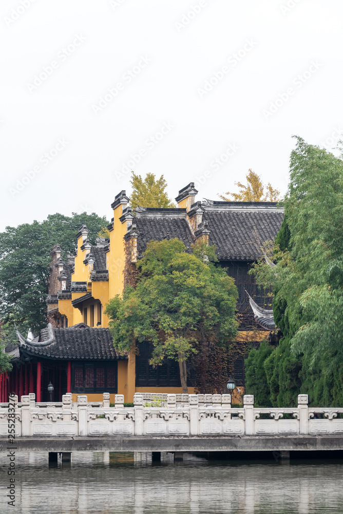 Obraz premium Bridges and temples of all Fook temple in Suzhou