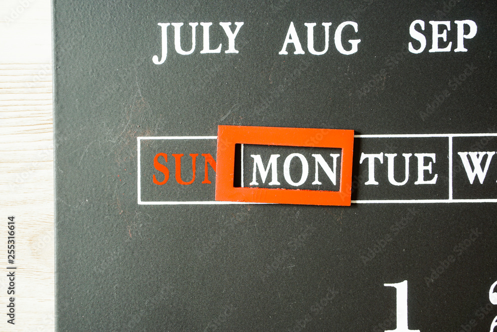 Show Monday On Blackboard Type Calendar 黒板タイプのカレンダーの月曜日 Stock Photo Adobe Stock