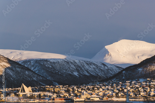 Sonnenuntergang arktiche Stadt Tromsö, Norwegen