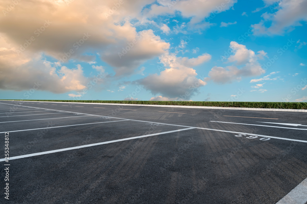 Naklejka premium Road surface and sky cloud landscape..