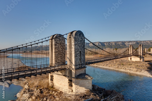 Valokuva Le vieux pont suspendu de Mallemort - Bouches-du-Rhone - France