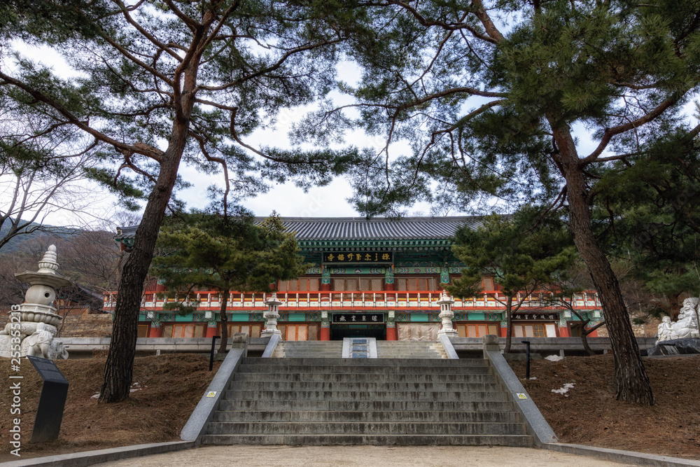 hwanghwajeong ryu pavilion. the chinese character says hwanghwajeong ryu hwanghwajeong ryu pavilion. the chinese character says hwanghwajeong ryu
