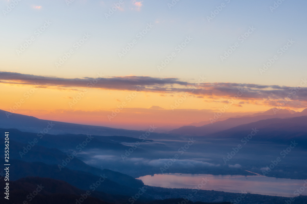 Obraz premium 高ボッチ高原の夜明け