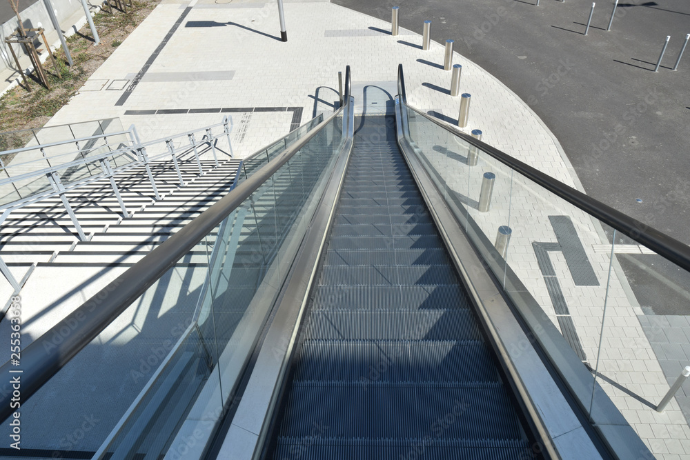 Escalator, escalier roulant Escalator, escalier roulant