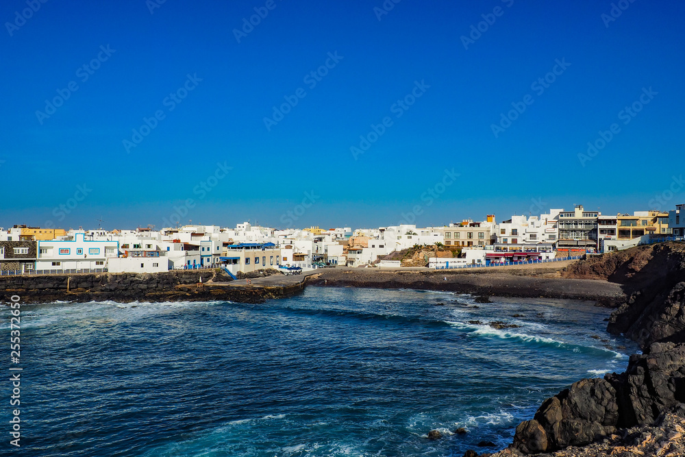 Fototapeta premium Blick von oben auf El Cotillo auf Fuerteventura