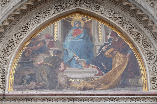 Mary surrounded by Florentine Artists, Merchants and Humanists, Right Portal of Cattedrale di Santa Maria del Fiore, Florence, Italy
