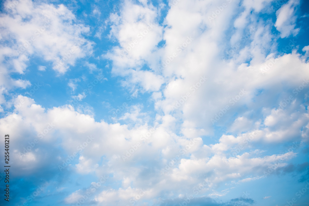 Obraz premium Blue sky and white clouds