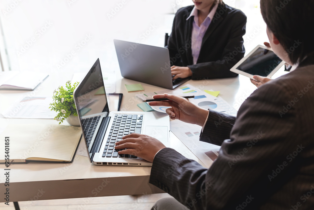 Business people to comment on investment and marketing plan in the meeting. Business people to comment on investment and marketing plan in the meeting.