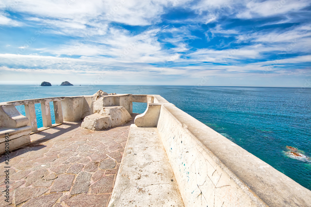 Fototapeta premium Famous Mazatlan sea promenade (El Malecon) with ocean lookouts and scenic landscapes