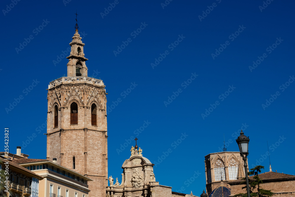 Fototapeta premium Bell Tower of the Valencia Cathedral (El Miguelete o Torre del Micalet). Valencia, Spain