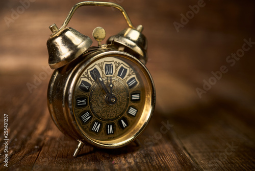 Stary zegar odmierzający czas
