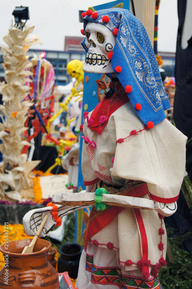 En México cada año se celebra el día de muertos, tradición milenaria heredada de nuestros ancestros que nos ayuda a recordar que la muerte siempre está presente