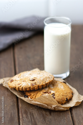 Cookies with milk © Nisimo