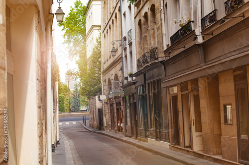 Fototapeta Naklejka Na Ścianę i Meble -  Small street Paris historical downtown district , France