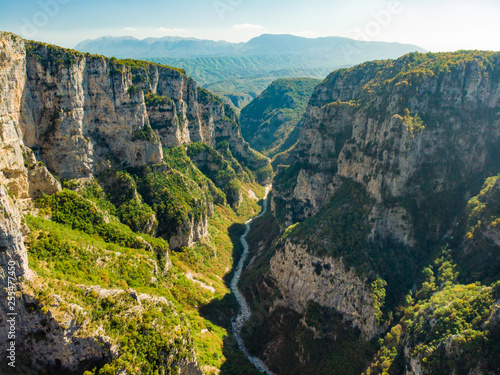 Obraz na plátně Vikos Gorge, a gorge in the Pindus Mountains of northern Greece, lying on the southern slopes of Mount Tymfi, one of the deepest gorges in the world