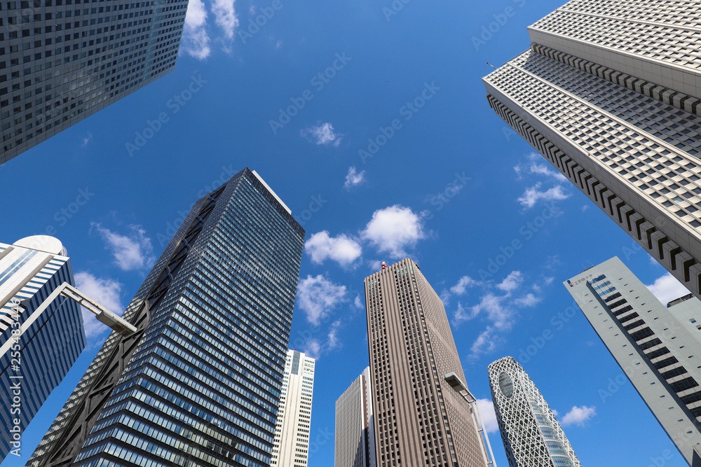 新宿の高層ビル