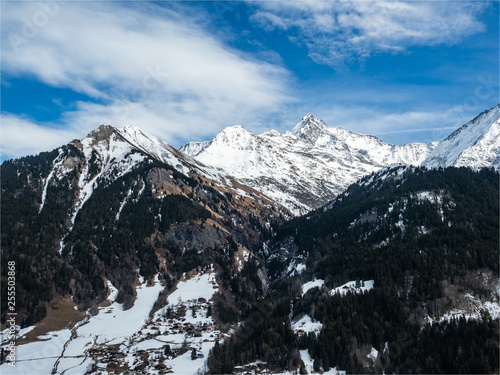 le Massif du Mont Blanc vu de Saint Nicolas de Véroce dans les Alpes