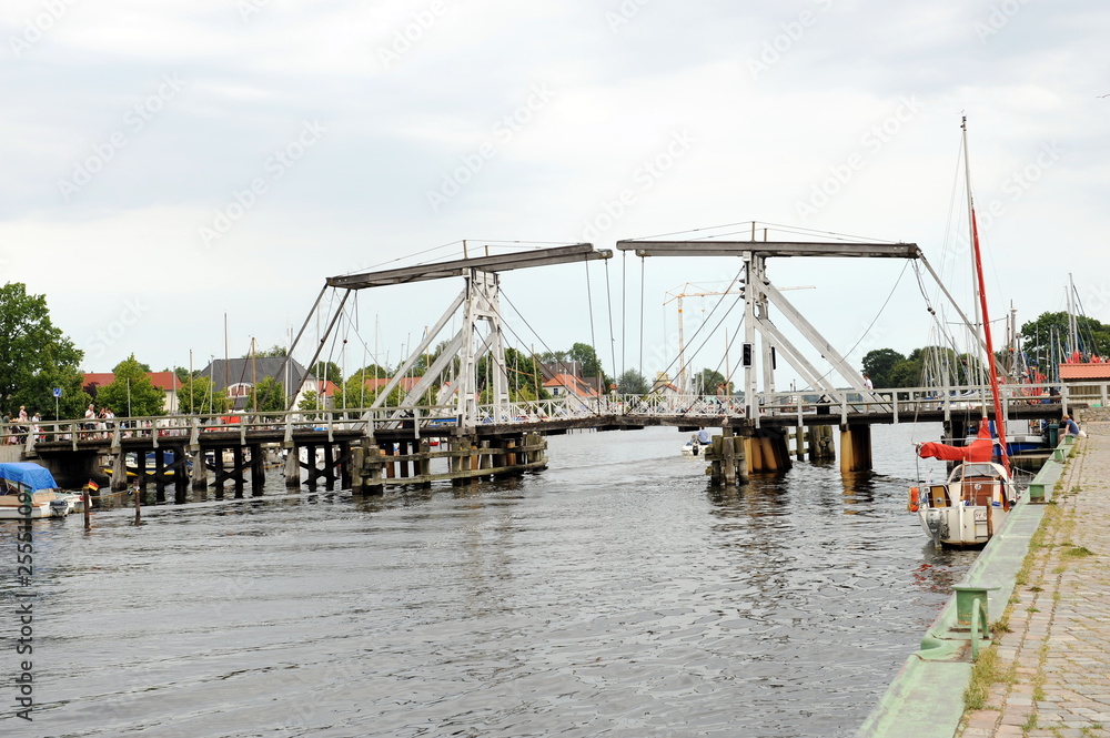Greifswald-Wieck, historische Holzklappbrücke