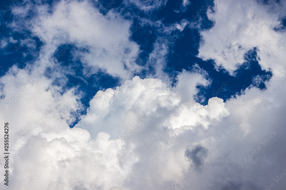 Obraz premium thick clouds in the clear blue sky