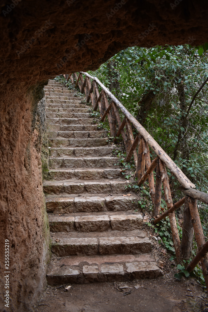 Escaleras en la montaña, naturaleza