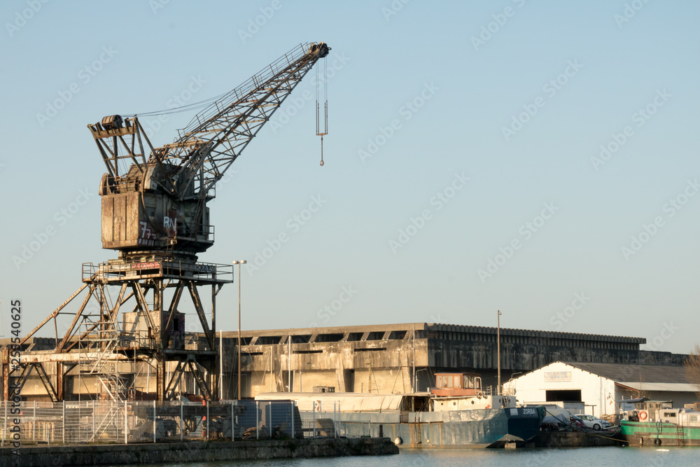 grue géante du port des Chartrons grue géante du port des Chartrons