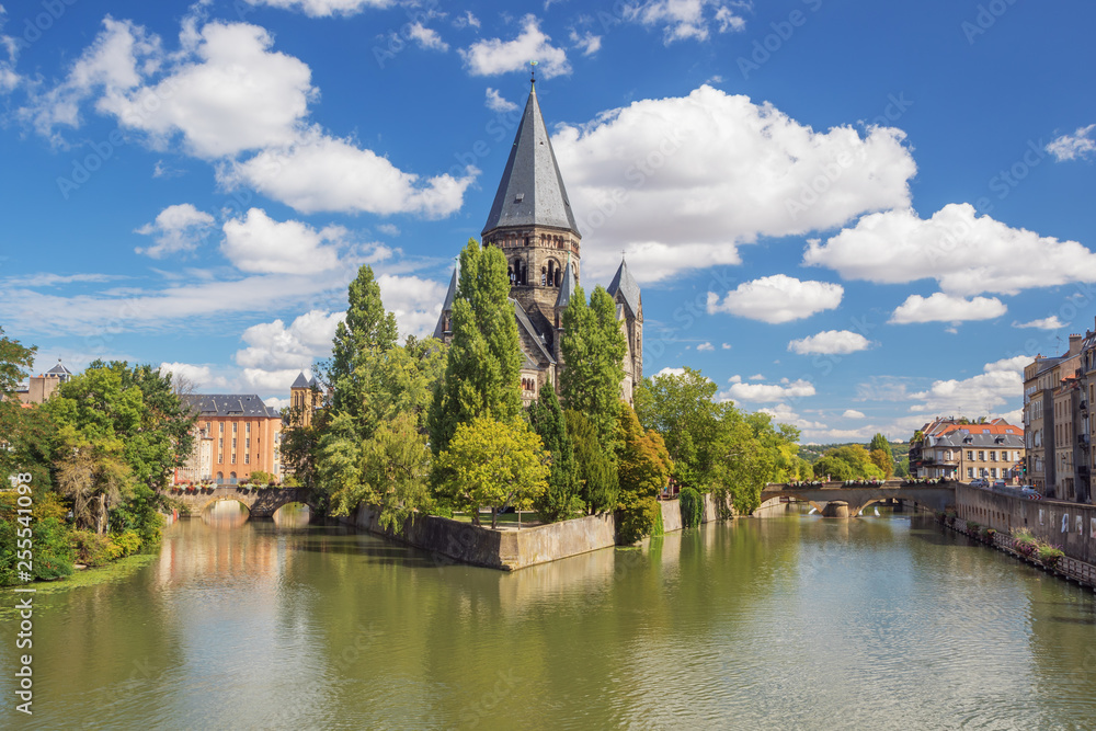 Obraz premium View of the Temple Neuf on its island in the Moselle. This is one of the Protestant churches in Metz