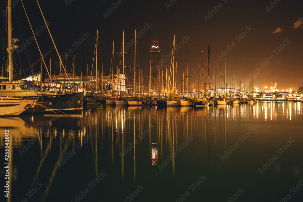 Barcelona Hafen bei Nacht