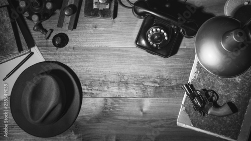 Obraz na płótnie Noir 1950s style detective desktop with revolver
