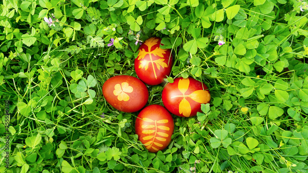 Fotografie uova di Pasqua a forma di Croce