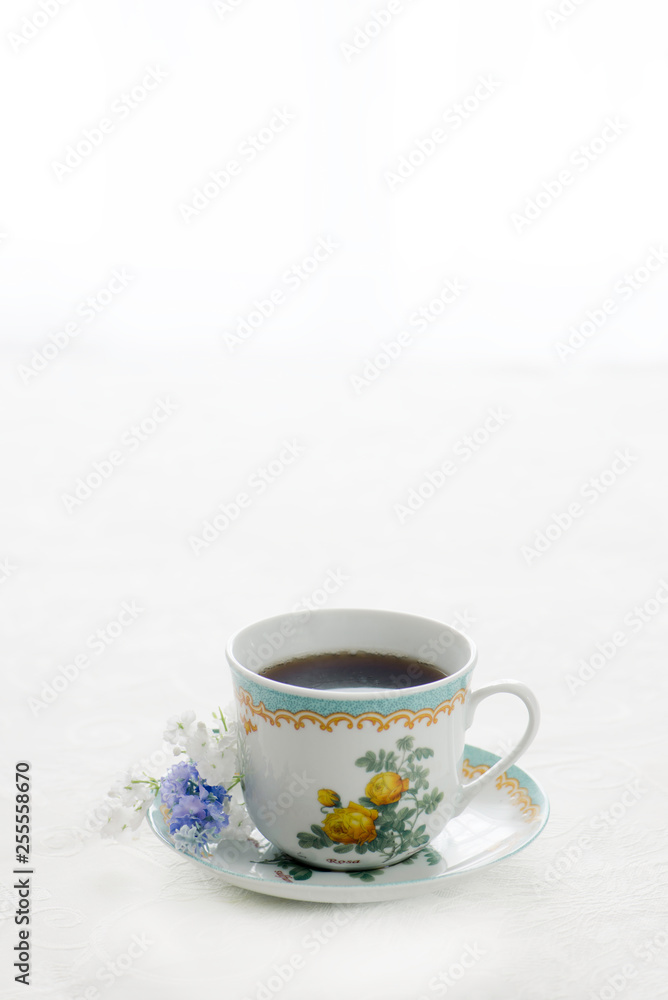 Fotografie Coffee in a pretty cup on a white background