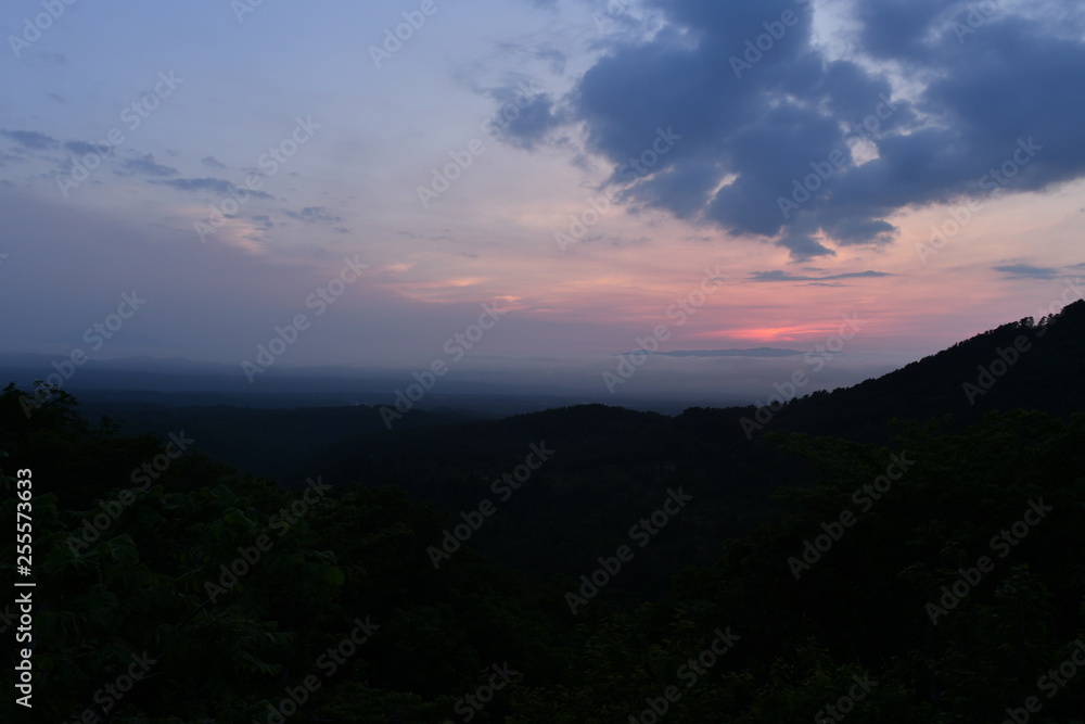 Naklejka premium 世界遺産白神山地の夕日