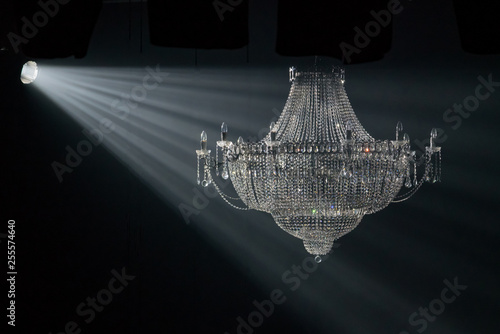 Obraz na płótnie Beautiful crystal chandelier in the rays of light w salonie