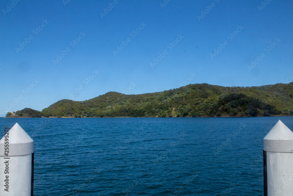 Obraz premium Great Barrier Island: Harbour & Hills