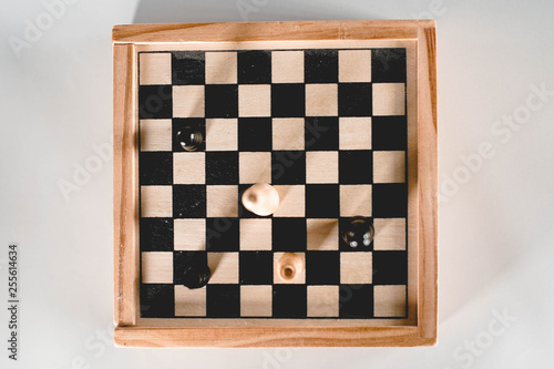 Schach, Chess, Spiel, Dame, König, Strategie, Schwarz, Weiß, Holz, Hintergrund, von oben 