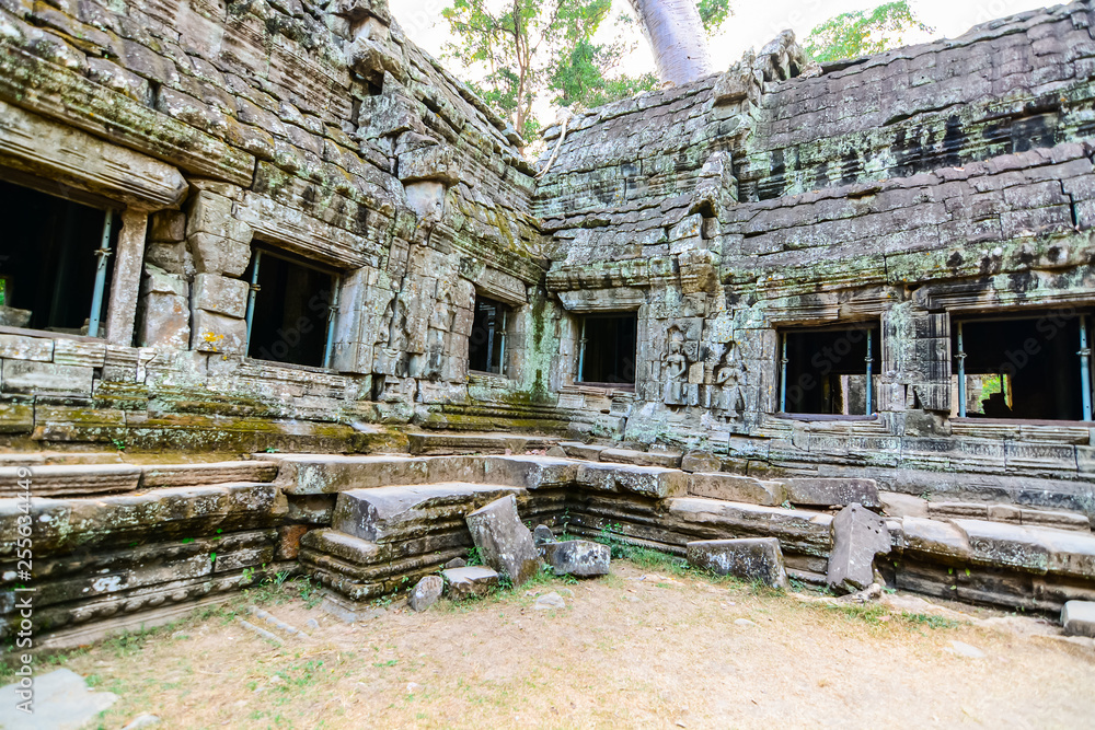 Fototapeta premium Prasat Ta Phrohm is a stone castle built in the ancient Khmer period.