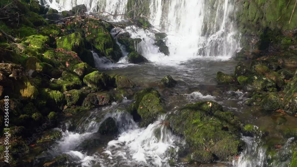 Cascadas en Araia (España) Cascadas en Araia (España)