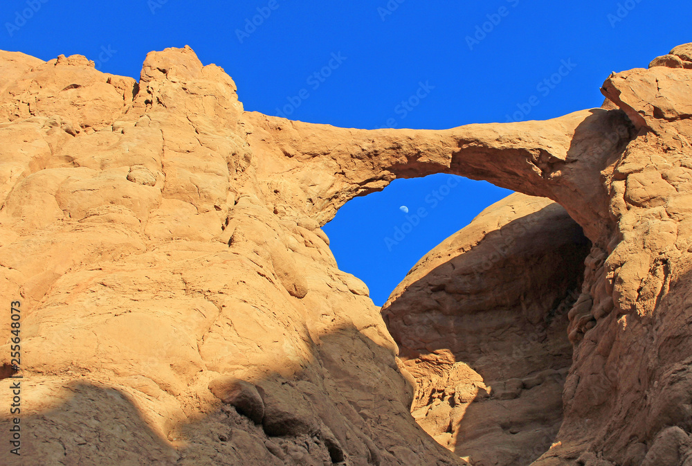 Shakespeare Arch and the moon - Utah