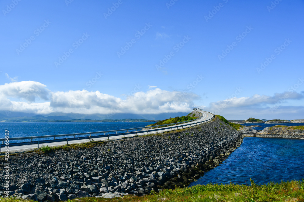 Obraz premium The Atlantic Ocean Road